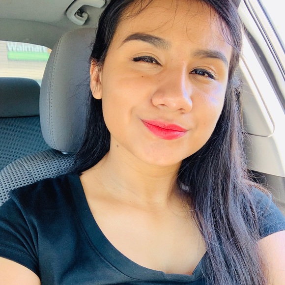 Meet your Posher, Erika - Picture 1 of 1